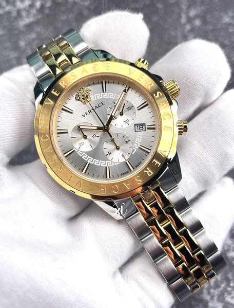 Versace VEV601623 Signature (Swiss made, Chronograph, 44 mm).